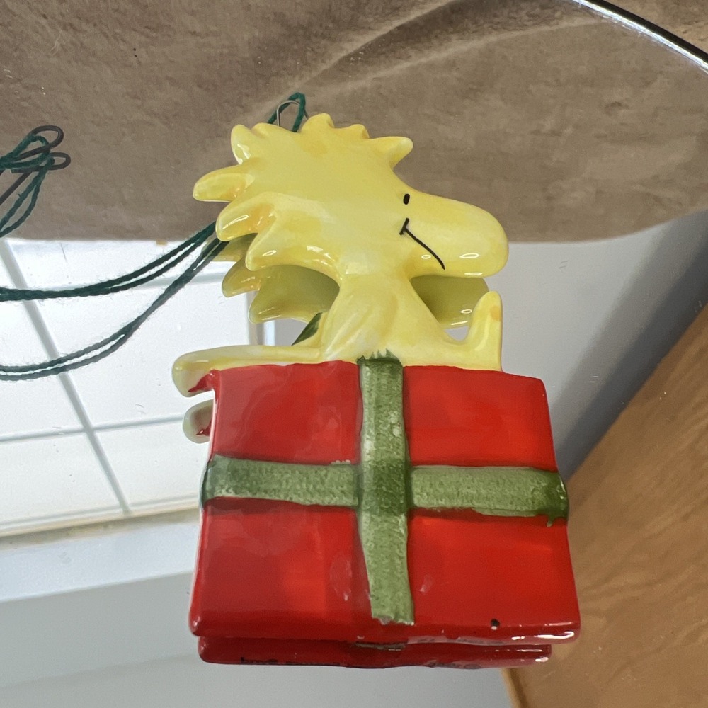 Vintage 1972 Peanuts Woodstock Present Christmas Ornament Ceramic Made In Japan